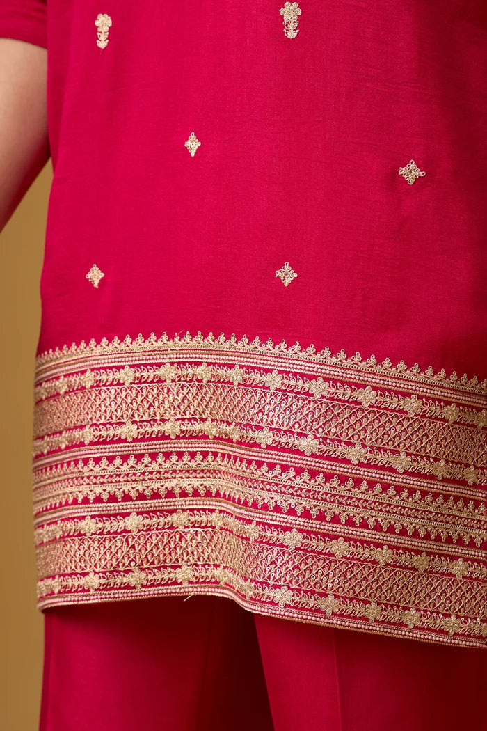 Royal Fuchsia Kurta with Stole – Full Length View | Mahavir NX