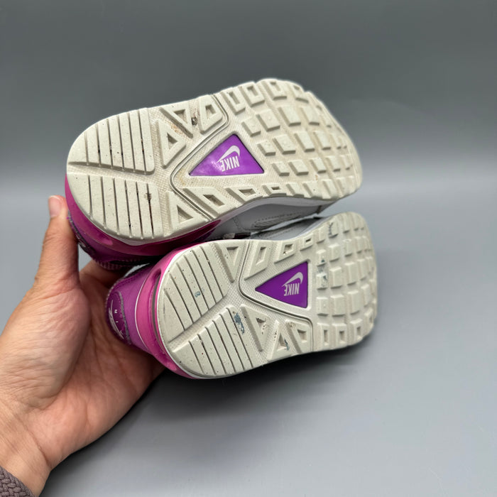 Nike / Air Max / Running Shoes / US11