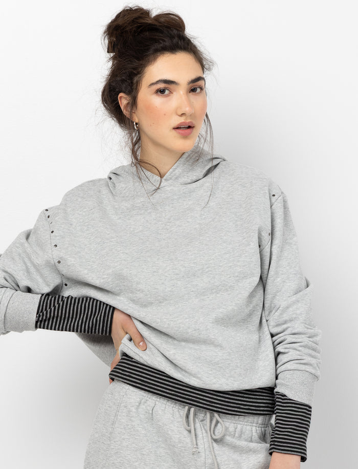 Chandail à capuchon uni à manches longues