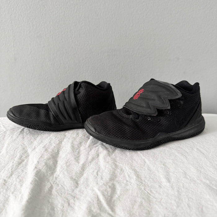 Nike / Kyrie / Running Shoes / US10