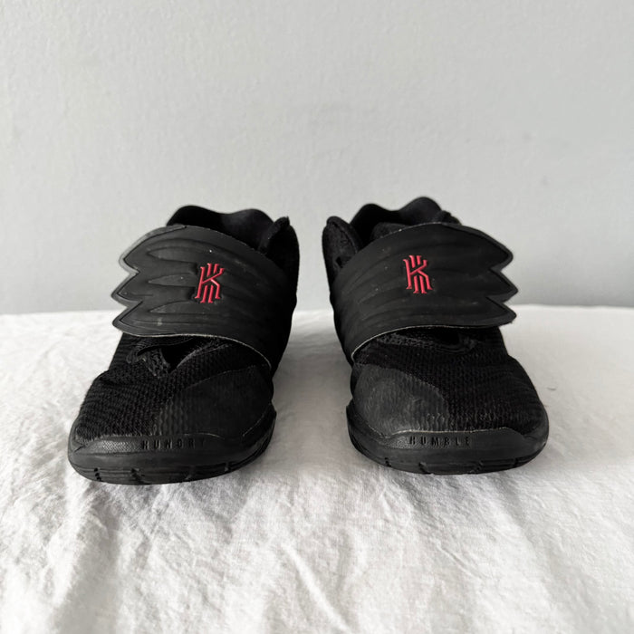 Nike / Kyrie / Running Shoes / US10