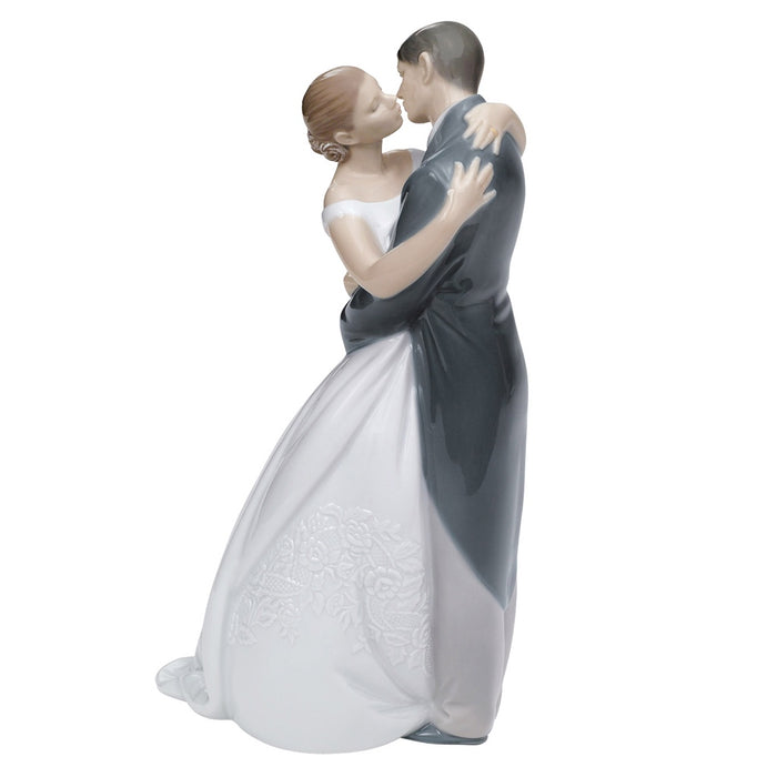 Nao by Lladro A Kiss Forever Figurine