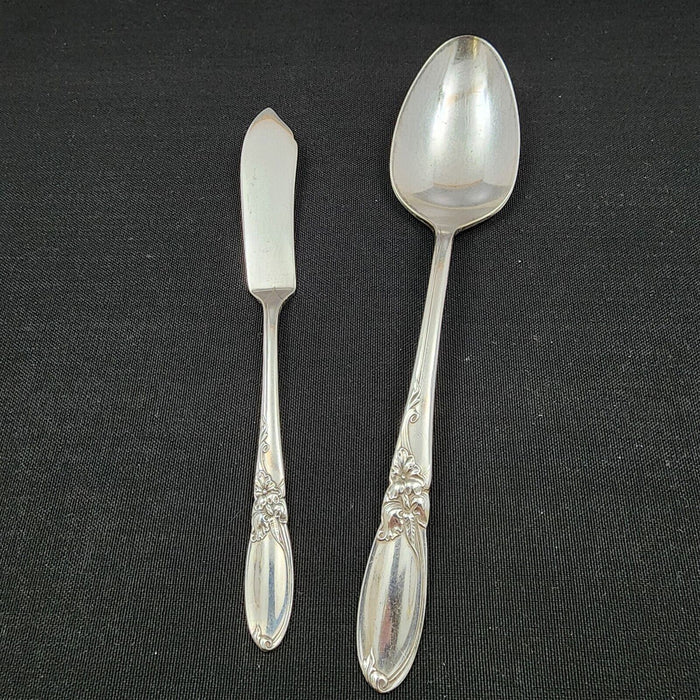 Oneida Community 1953 White Orchid Silverplated Butter Spreader & Serving Spoon