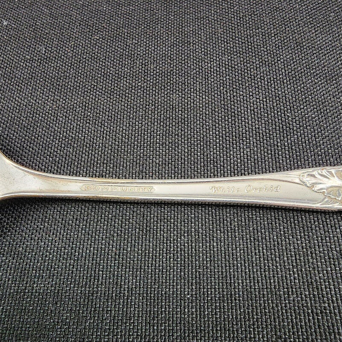 Oneida Community 1953 White Orchid Silverplated Butter Spreader & Serving Spoon