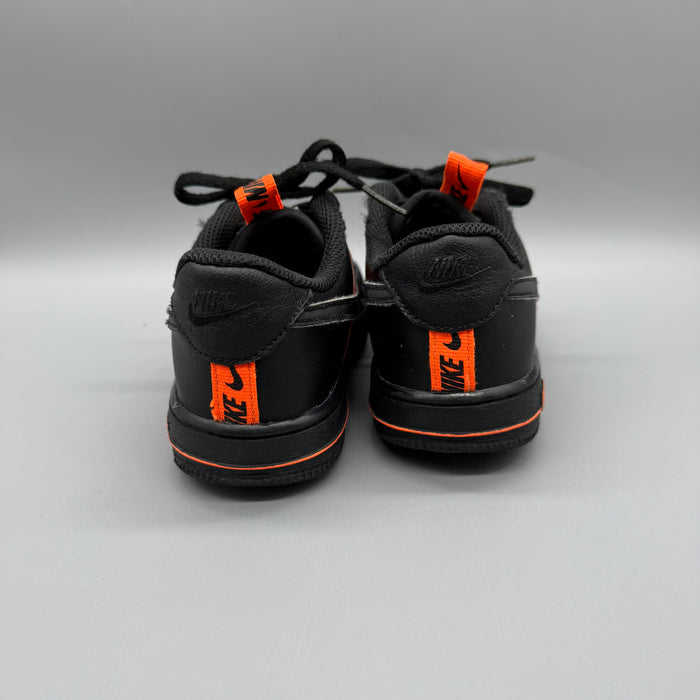 Nike / Running Shoes / J1