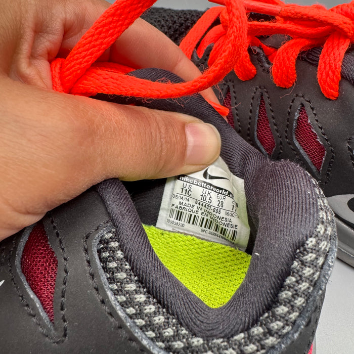 Nike / Running Shoes / US11