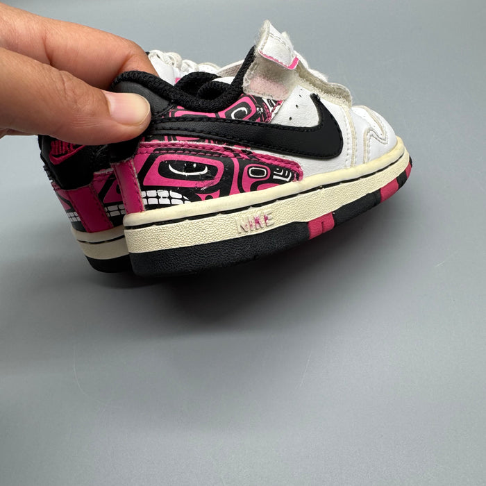 Nike / Running Shoes / US5