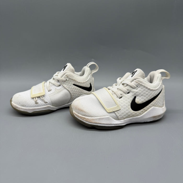 Nike / Running Shoes / US7