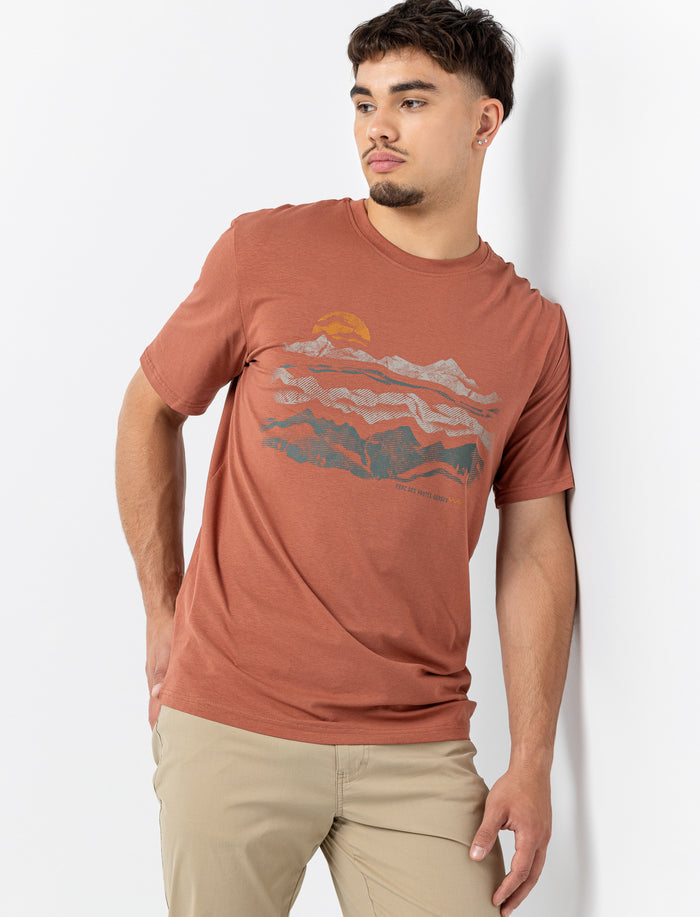 T-shirt imprimé de montagnes pour homme